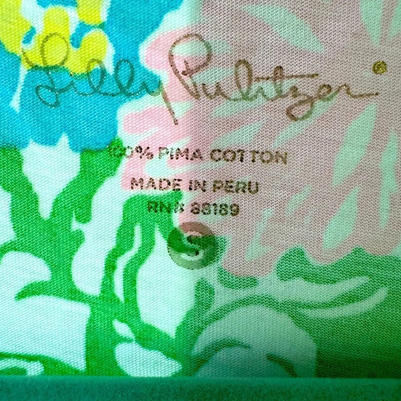 Lilly Pulitzer S Hibiscus Stroll Palmetto Dress. V-neck with 3/4 cuffed sleeve - Picture 2 of 10